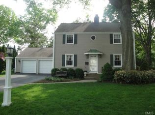 696 Chickadee Ln, Stratford, CT 06614