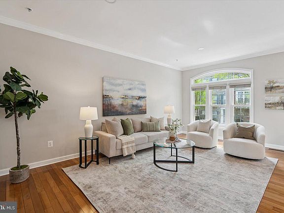 4th image of 907 Crestfield Dr