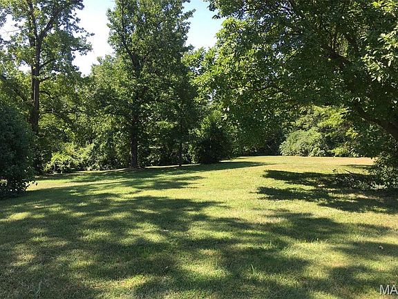 2nd image of 866 Deaver Ln