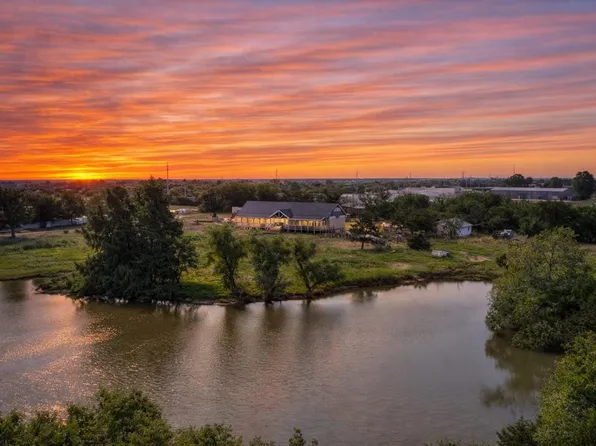 4124 E Horseshoe Ln, Moore, OK 73160