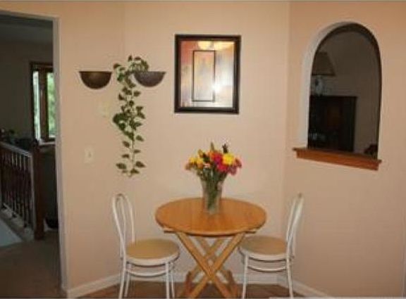 Cute Breakfast area in the Kitchen