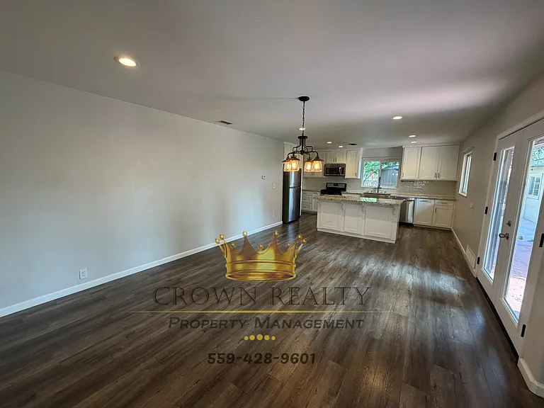 1120 W Howard Ave — Photo 4