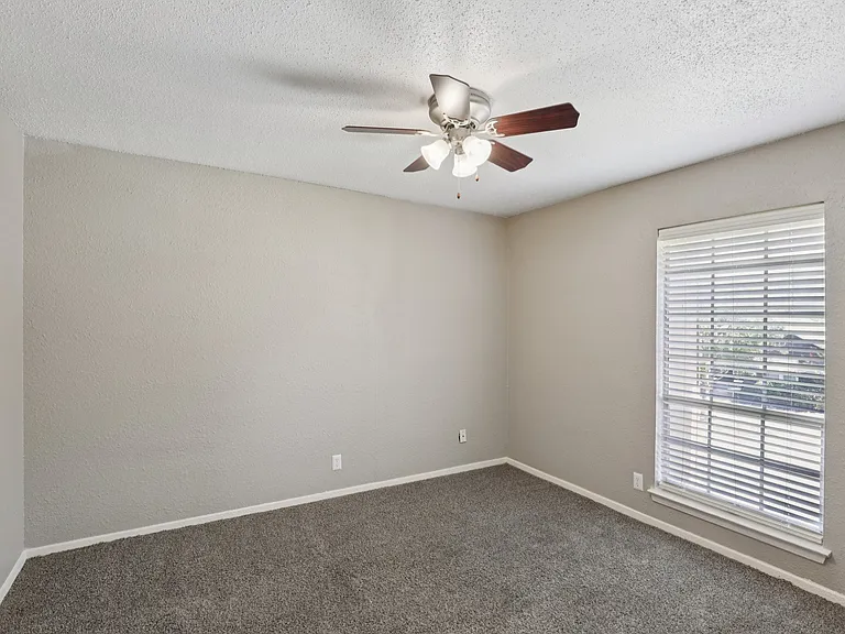 Whisperwind Apartments — Photo 21