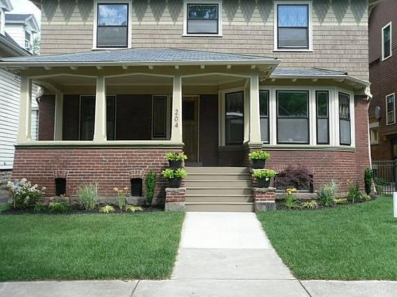 Front of House/building