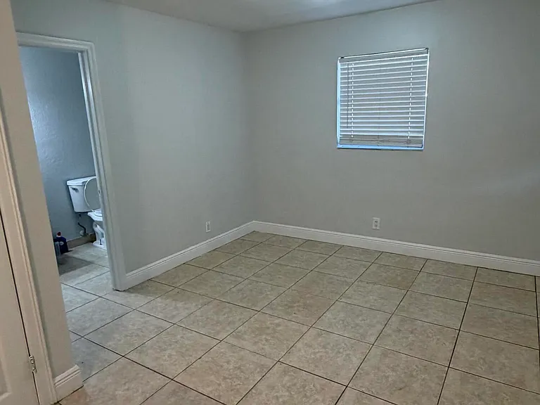 5572 SW 6th Ct — Photo 2