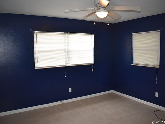 5th image of 1601 SE 13th Pl