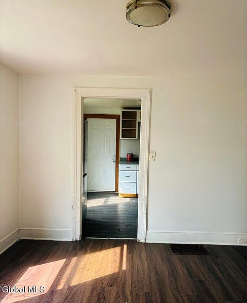 4th image of 99 6th Avenue