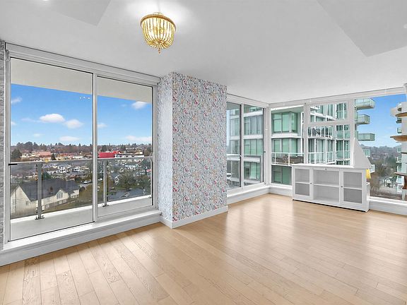 4th image of 2220 Kingsway #1510