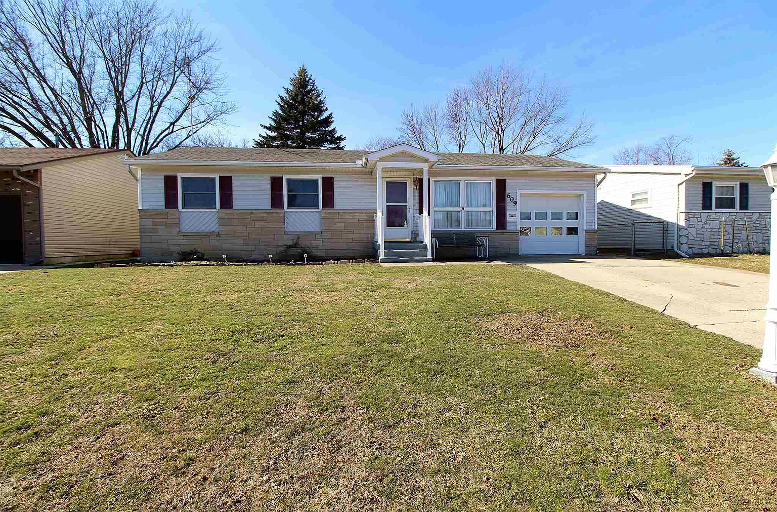 609 N Norton St photo 1