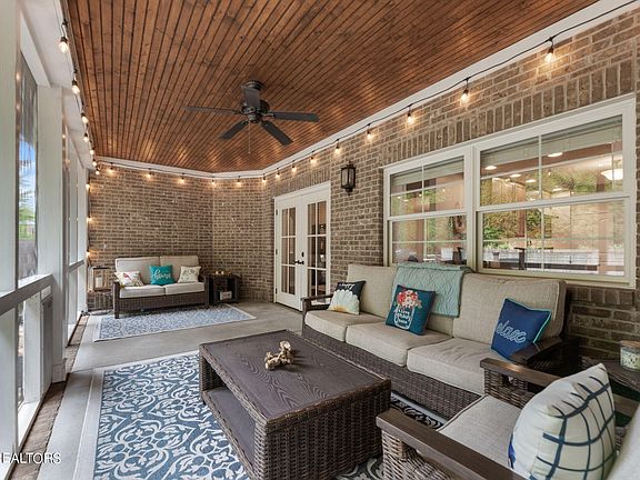 5th image of 10309 Ivy Hollow Dr