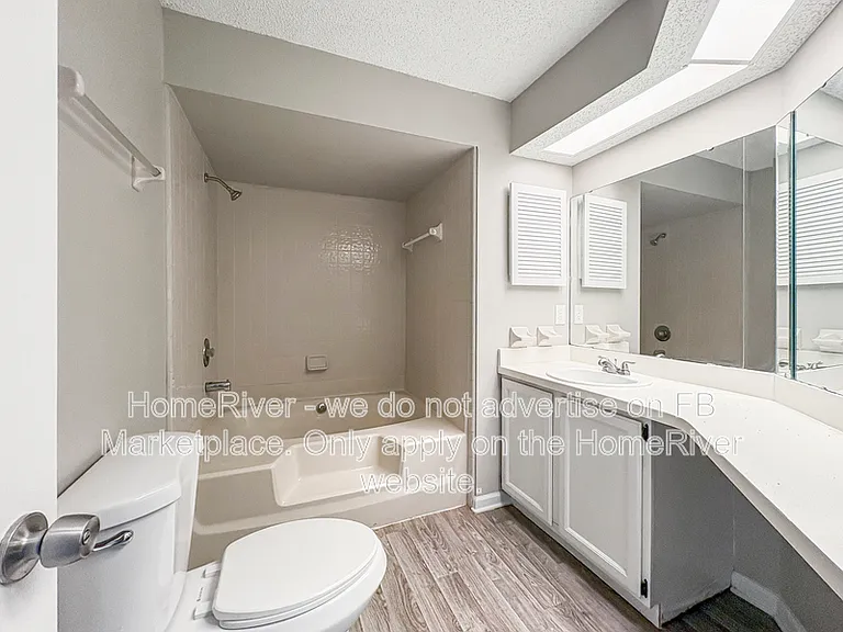 7966 Amandas Crossing Dr E — Photo 17