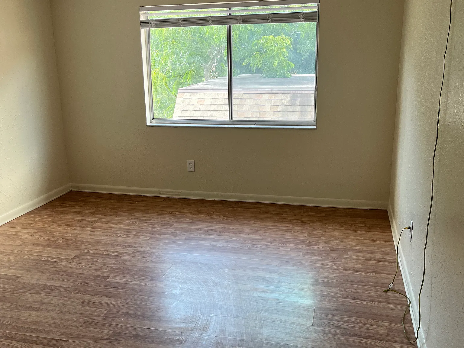 3 bed, 2.5 bath, 1800 sqft, $1,799 — Photo 2
