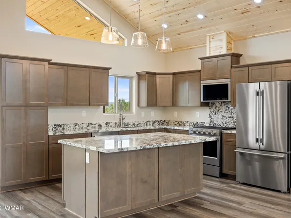 2747 Apollo Cir, Overgaard, AZ 85933