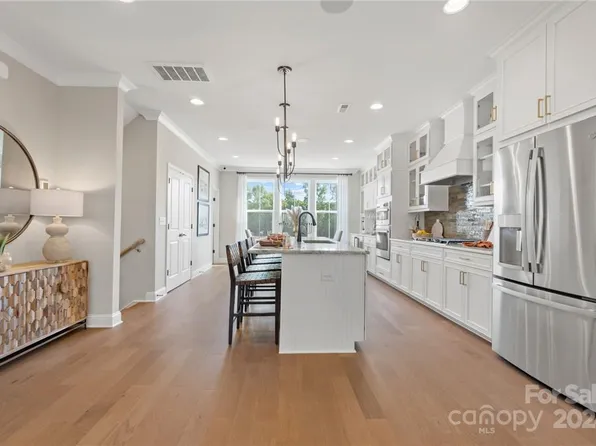 3005 Oak Landing Dr, Charlotte, NC 28205