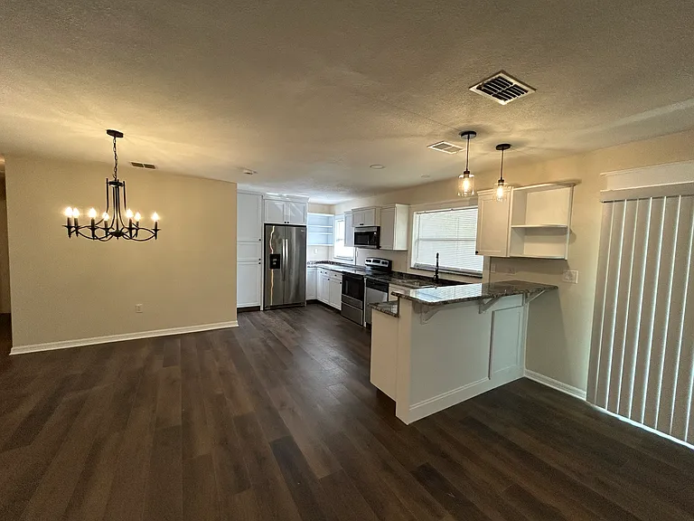 1232 E Honeytree Ln — Photo 4