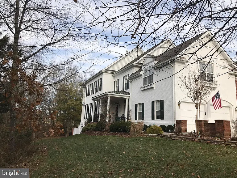 18400 Lanier Island Sq — Photo 1