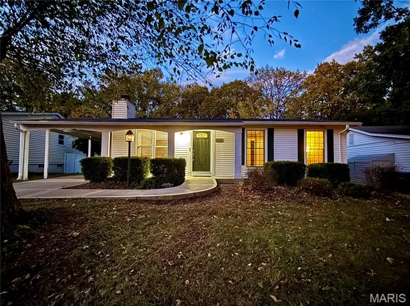 1833 San Luis Rey Pkwy, Fenton, MO 63026