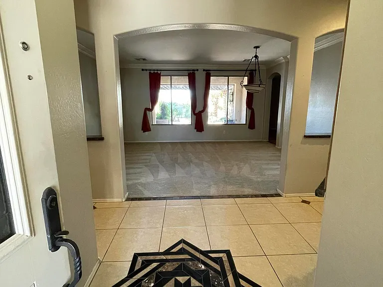 10321 W Windsor Ave — Photo 5