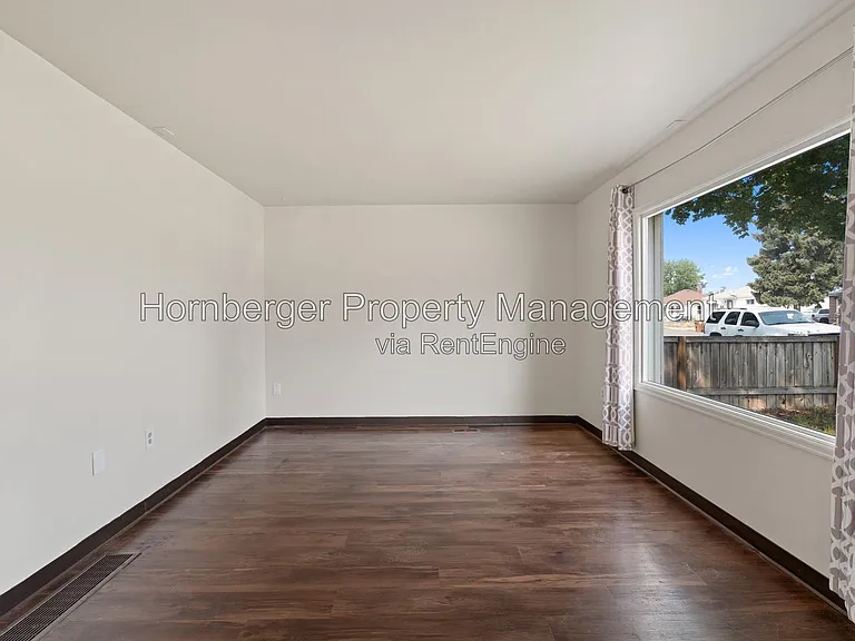 2410 E Everett Ave — Photo 6