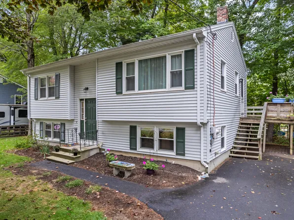 5 Carolyn Street, Topsham, ME 04086