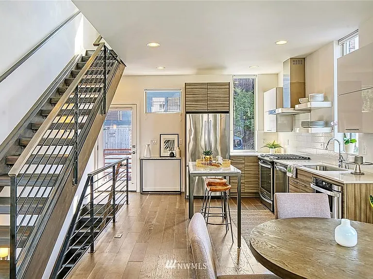 2328 Minor Ave E #A — Photo 15