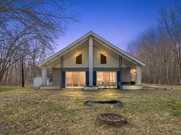 4705 Ketchum Rd, Saint Clair, MI 48079