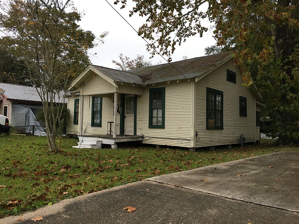 2nd image of 203 S Bonham Ave