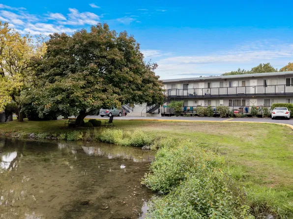 Crystal Springs, 2215 SE Miller St APT 18, Portland, OR 97202