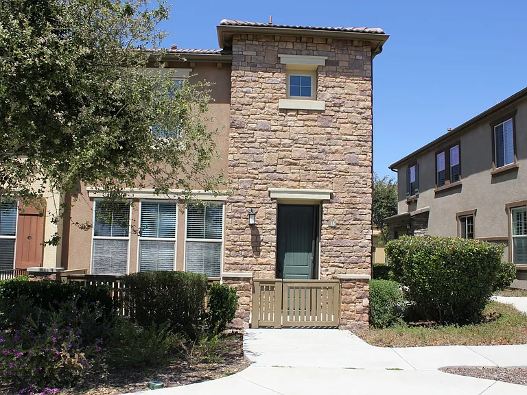 10631 Canyon Grv #15 — Photo 1