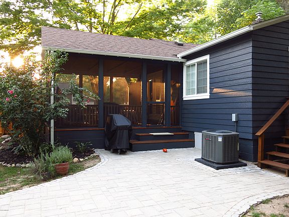 3rd image of 139 Takken St