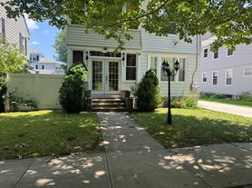651-653 Pleasant Valley Pkwy, Providence, RI