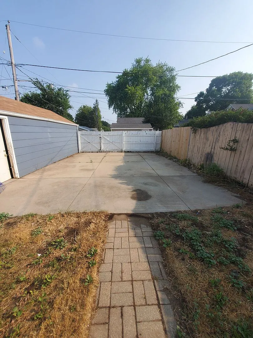 2 Bedroom 1.5 Bath single family — Photo 2