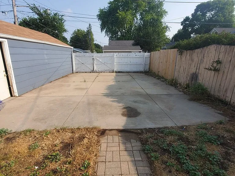 1018 E Wilbur Ave — Photo 2