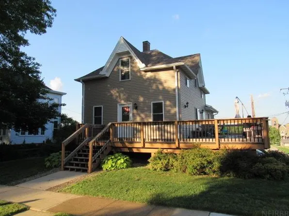 302 N Chestnut St, Monticello, IA 52310