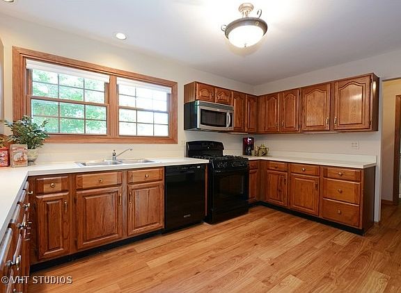 4th image of 7 Cortland Cir