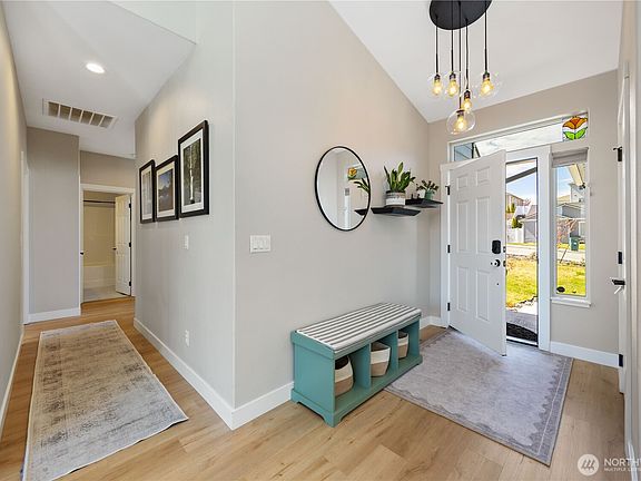 4th image of 452 Spring View Place