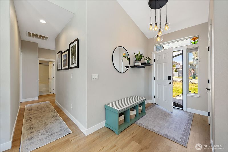 4th image of 452 Spring View Place