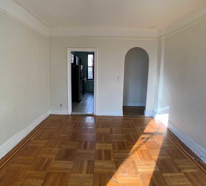 1st image of 240 Crown St APT 3X