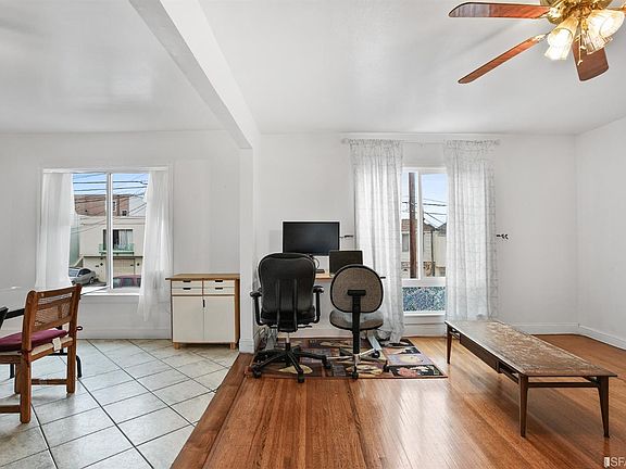 4th image of 444 Sawyer St