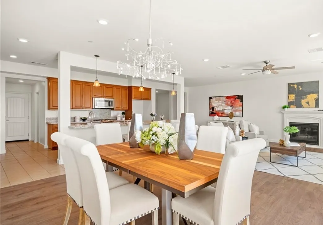 10 bed, 4.5 bath, 4200 sqft, $1,099 — Photo 4