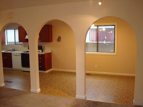 Kitchen Dining Area