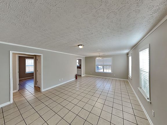 2nd image of 2563 Lenox Dr