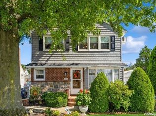 300 Covert Ave, Floral Park, NY 11001