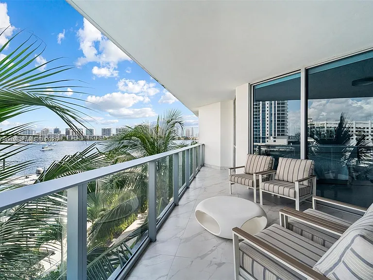 17111 Biscayne Blvd #307 — Photo 2