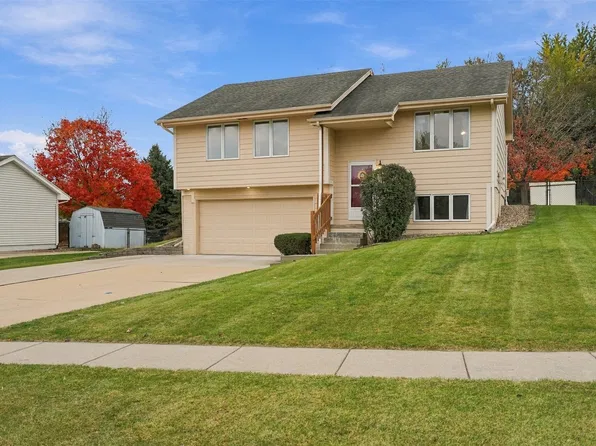 1512 Parkhill Dr, Norwalk, IA 50211