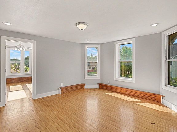 4th image of 2600 University Ave NE