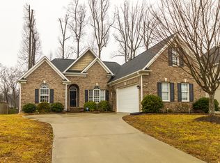 3 Highland Bluff Ct, Greensboro, NC 27410