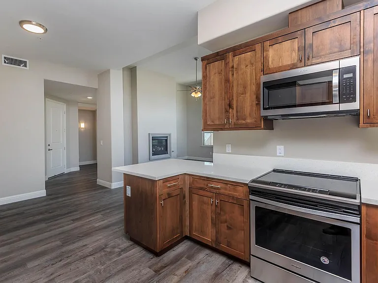 Drew Court Apartments — Photo 34