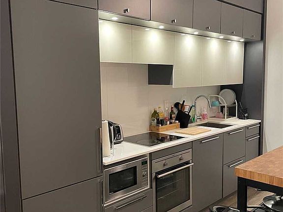 5th image of 15 Grenville St #2808