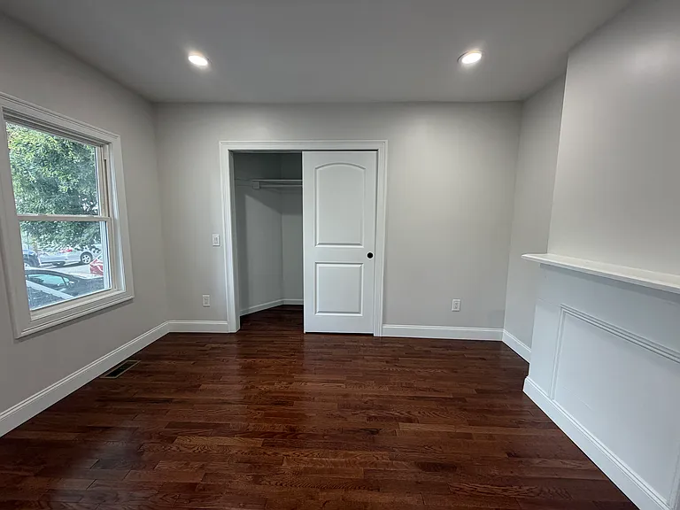 24 Dean St — Photo 36